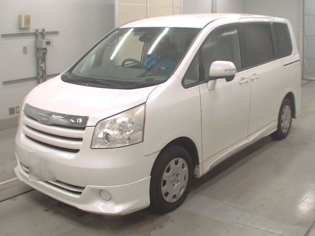 TOYOTA NOAH 2007