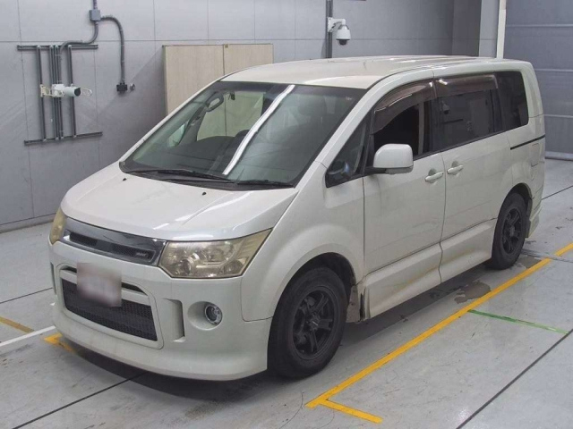 MITSUBISHI DELICA D5 2008
