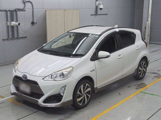 TOYOTA AQUA 2015