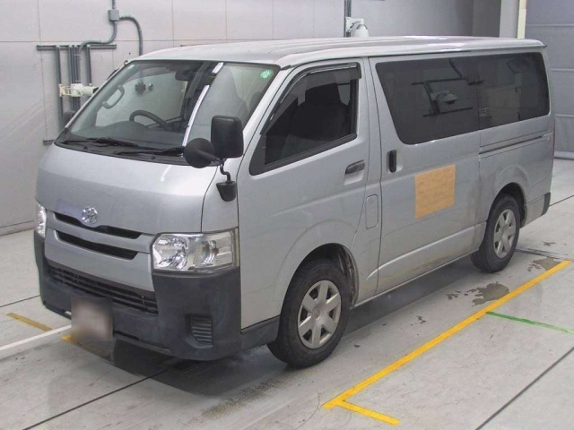 TOYOTA HIACE VAN