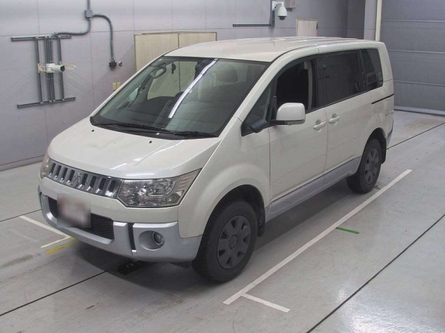 MITSUBISHI DELICA D5 2010