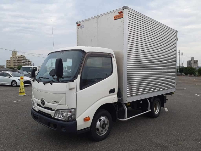 TOYOTA DYNA 2021