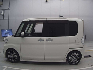 DAIHATSU TANTO 2015