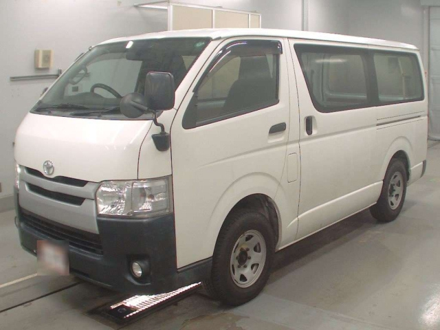 TOYOTA HIACE VAN 2015