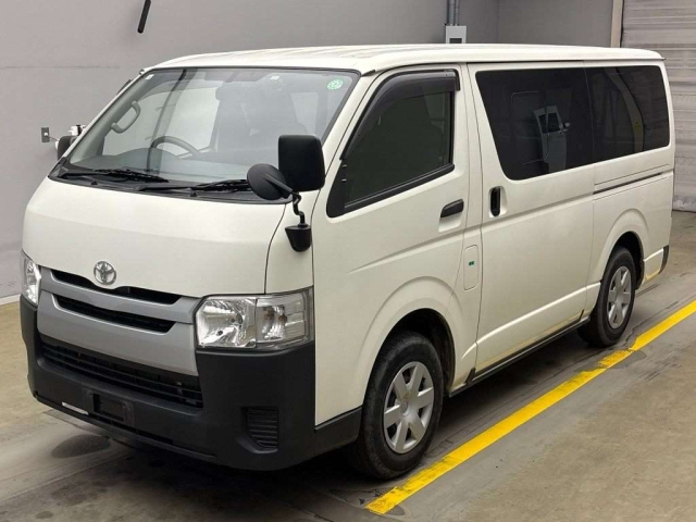 TOYOTA HIACE VAN 2019
