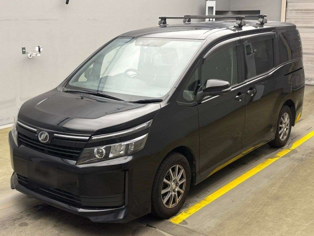 TOYOTA VOXY 2017
