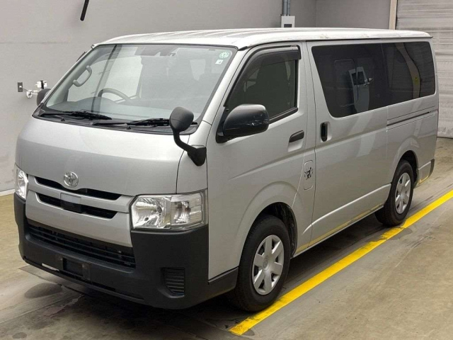 TOYOTA HIACE VAN 2020