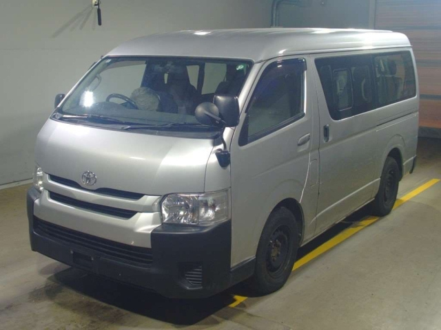 TOYOTA HIACE 2015