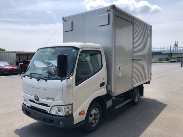 TOYOTA DYNA