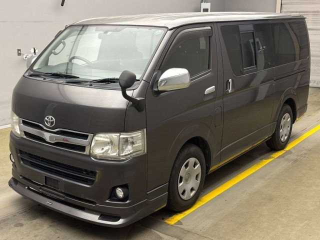 TOYOTA HIACE VAN 2013