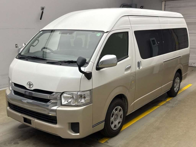 TOYOTA HIACE 2019