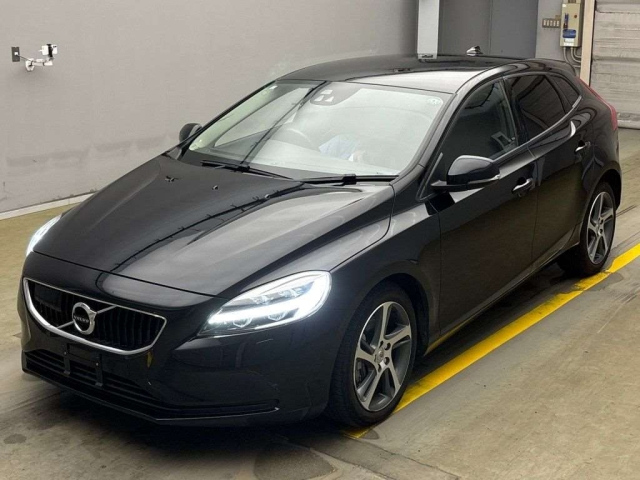VOLVO V40 2019