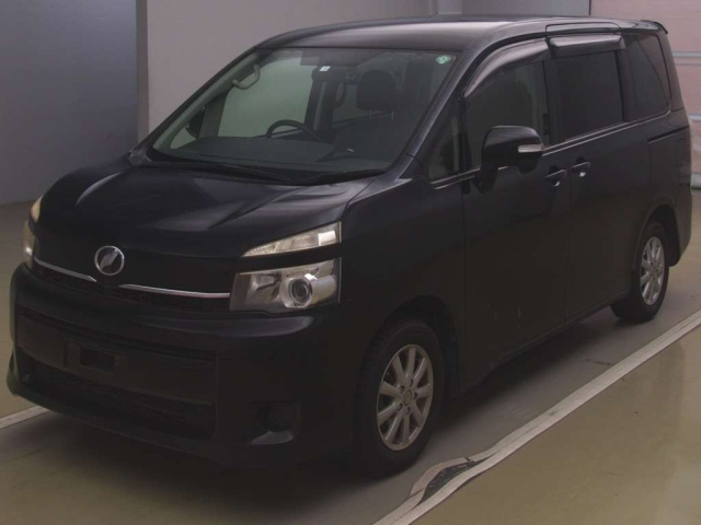 TOYOTA VOXY 2010