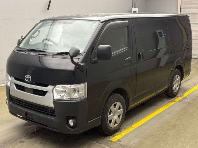 TOYOTA HIACE VAN 2021