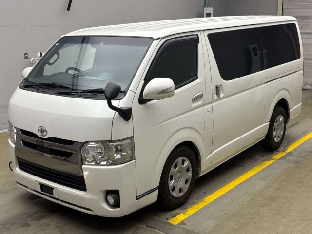 TOYOTA HIACE VAN 2020