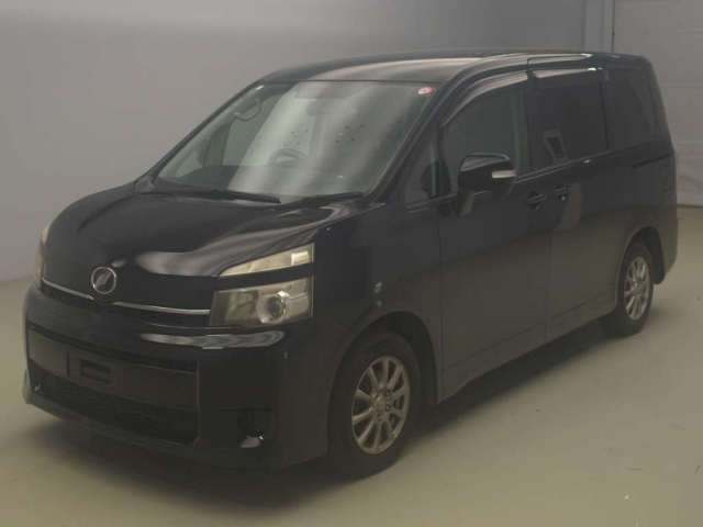 TOYOTA VOXY 2011