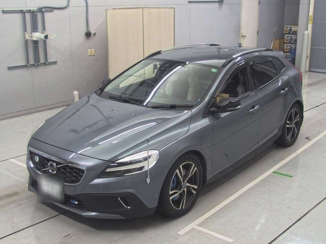 VOLVO V40 2019