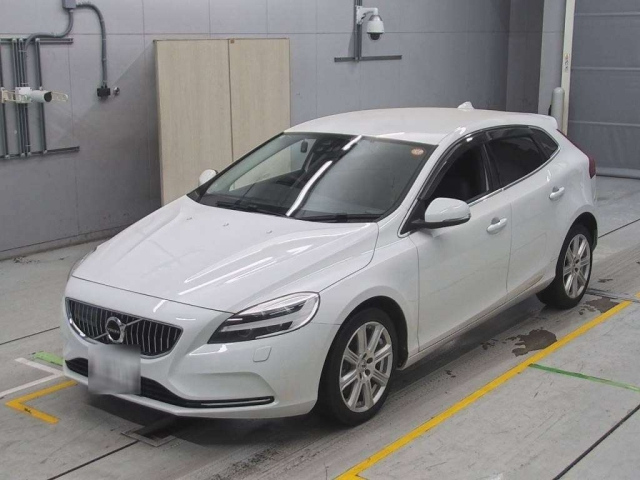 VOLVO V40 2018