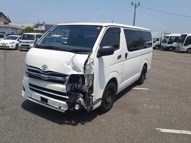 TOYOTA HIACE VAN 2013