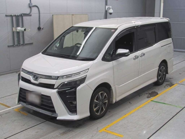TOYOTA VOXY 2018