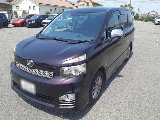 TOYOTA VOXY 2011