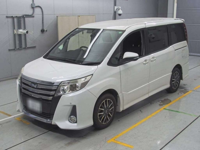 TOYOTA NOAH 2014