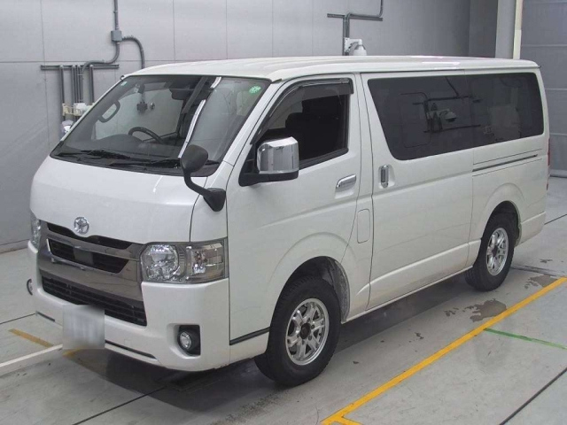 TOYOTA HIACE VAN 2021