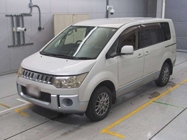 MITSUBISHI DELICA D5