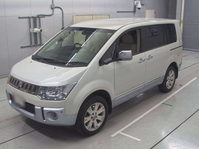 MITSUBISHI DELICA D5