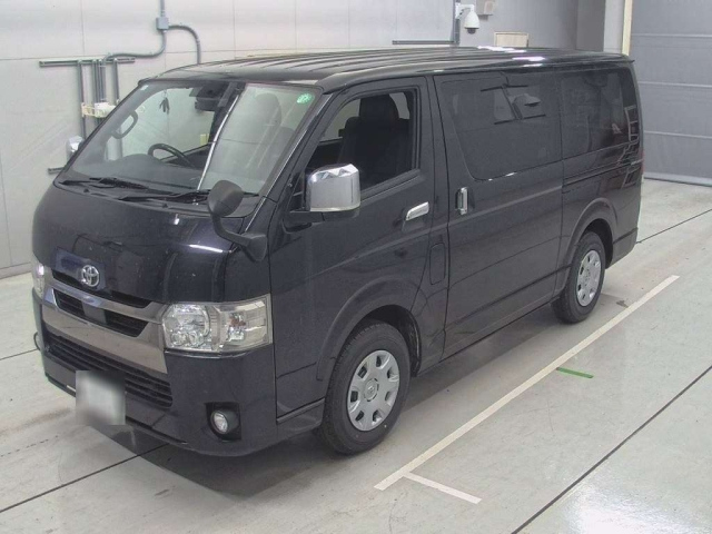TOYOTA HIACE VAN 2021