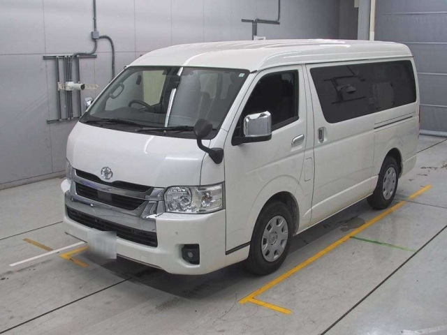TOYOTA HIACE