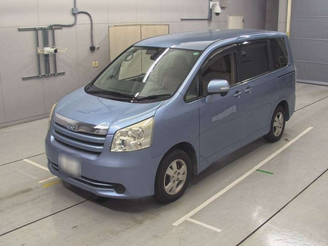 TOYOTA NOAH 2009