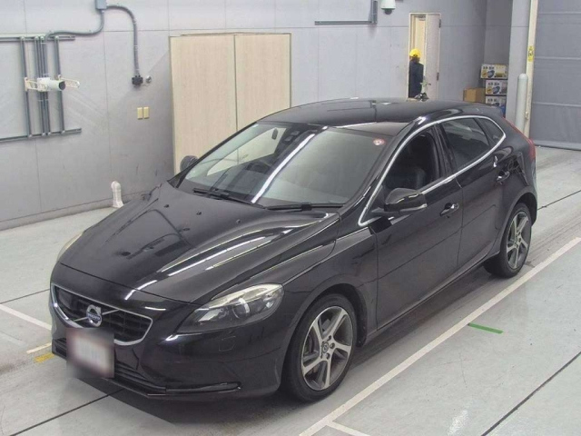 VOLVO V40 2016