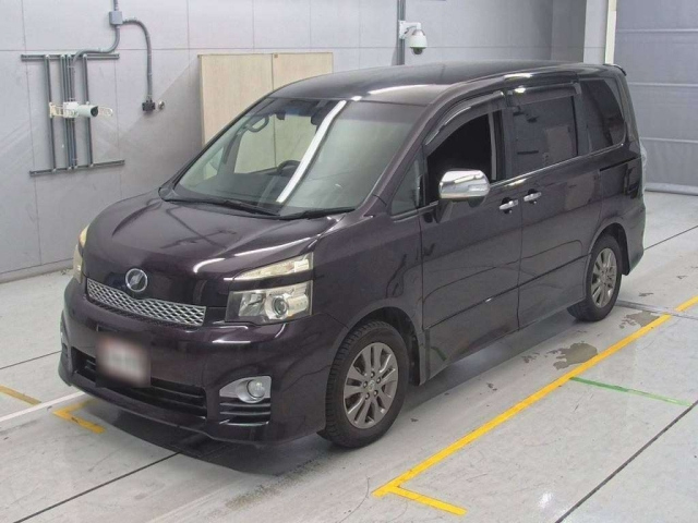 TOYOTA VOXY 2011