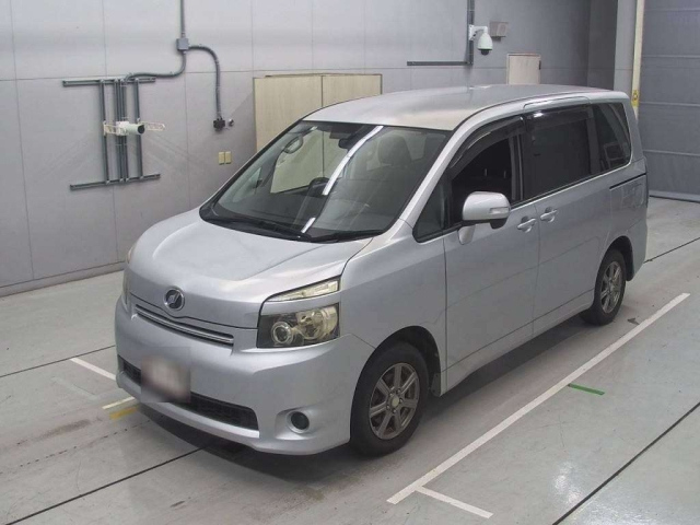 TOYOTA VOXY 2009