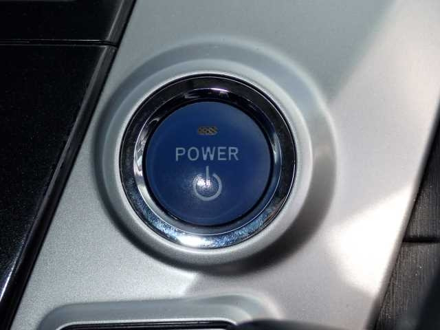 TOYOTA PRIUS ALPHA 2014