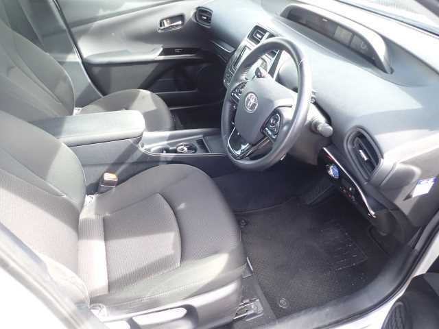 TOYOTA PRIUS 2019