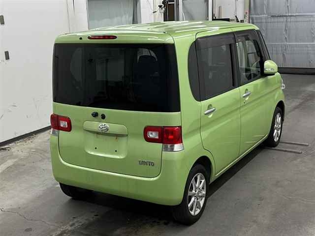 DAIHATSU TANTO 2011