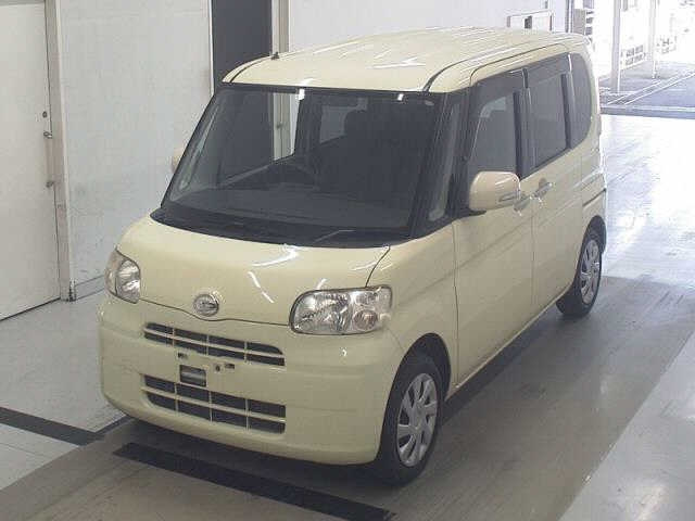 DAIHATSU TANTO 2011