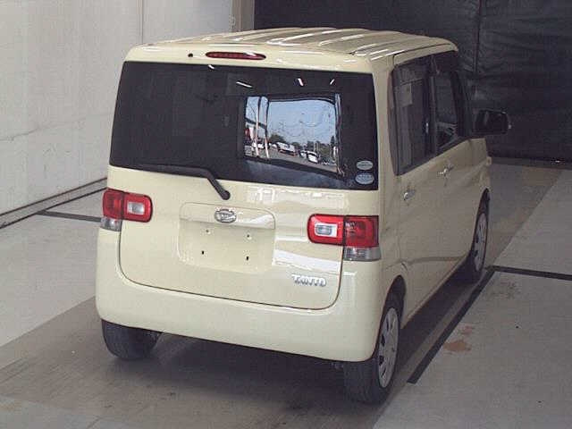 DAIHATSU TANTO 2011