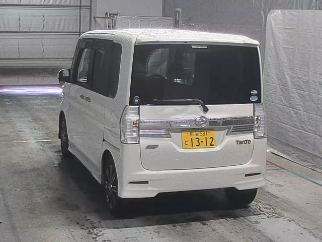 DAIHATSU TANTO 2015