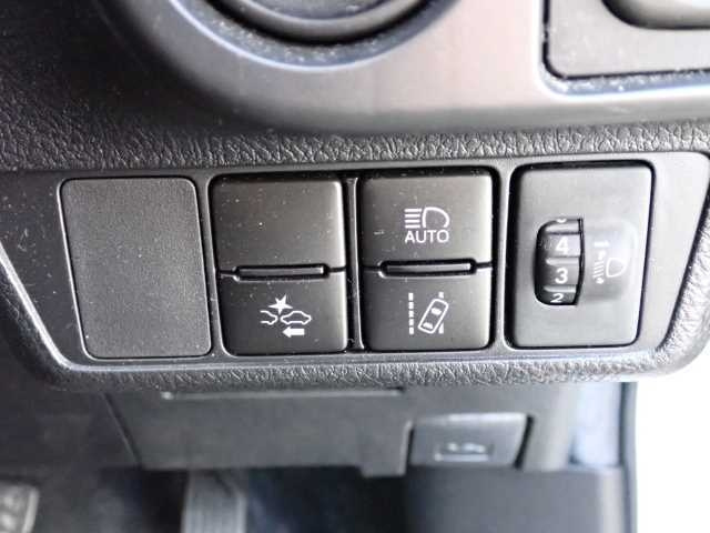 TOYOTA COROLLA FIELDER 2019