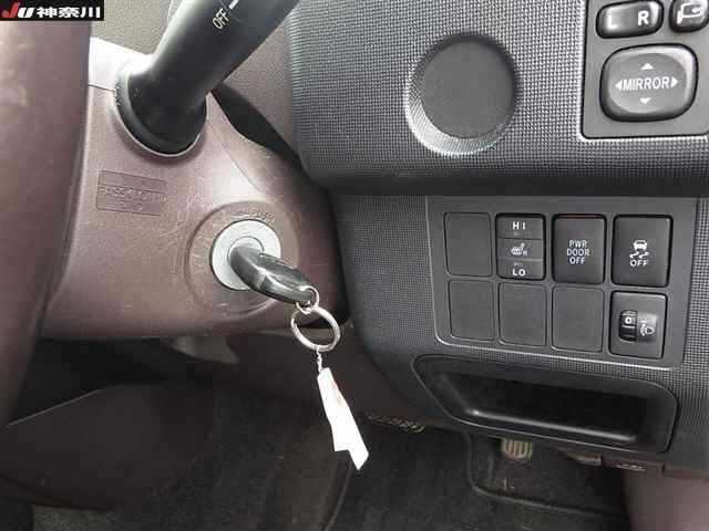 TOYOTA SPADE 2013