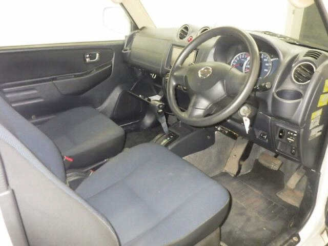 NISSAN KIX 2011