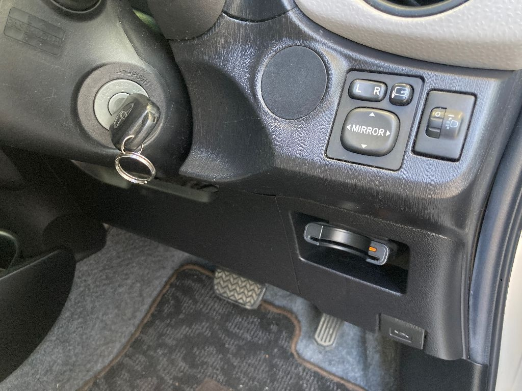 TOYOTA VITZ 2012