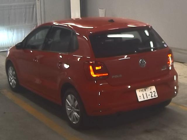 VOLKSWAGEN POLO 2015