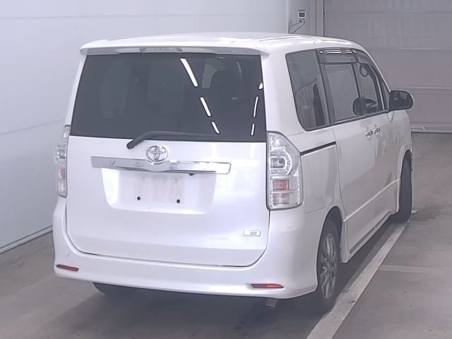 TOYOTA VOXY 2012