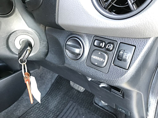 TOYOTA VITZ 2016