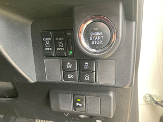 TOYOTA ROOMY 2020