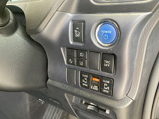 TOYOTA VOXY 2017